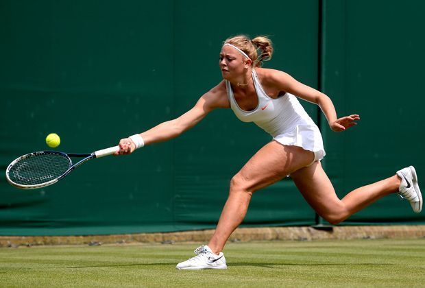 
                <strong>Carina Witthöft: die deutsche Tennis-Hoffnung</strong><br>
                Durch vier Siege bei ITF-Turnieren, drei davon in Serie, arbeitete sich die Abiturientin im vergangenen halben Jahr steil nach oben. Derzeit belegt sie Platz 104 der Weltrangliste - vor zwölf Monaten war sie noch 210.
              