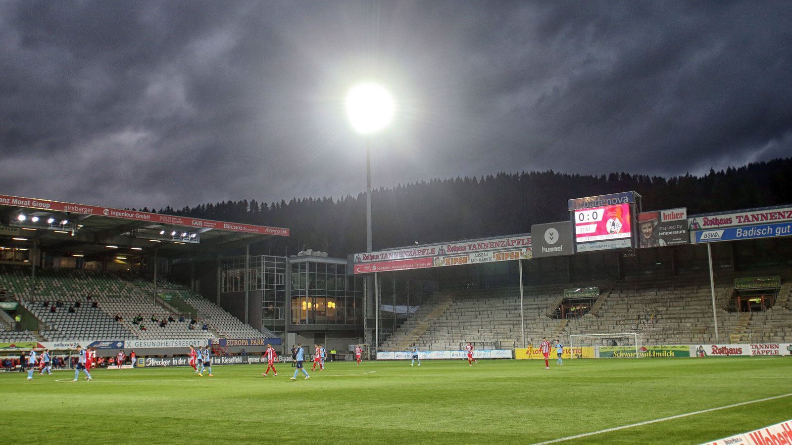 
                <strong>SC Freiburg</strong><br>
                Stadion: Schwarzwald-StadionKapazität: 24.000Vorgehen: Regelung steht noch aus (Stand: 13. August)
              