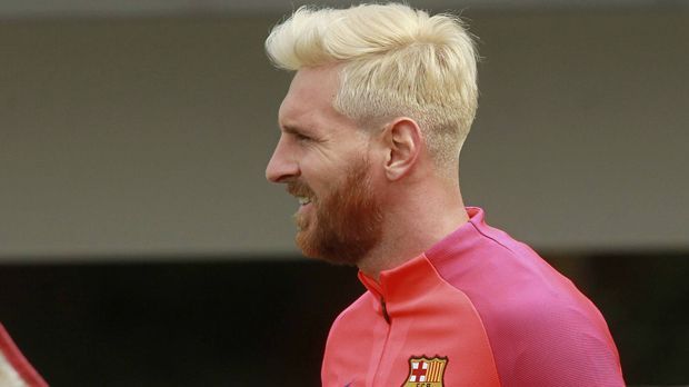 
                <strong>Lionel Messi 2016</strong><br>
                Lionel Messi 2016 - Wasserstoff-Blond ist die Farbe, mit der Messi in die Saison 2016/2017 geht. Die Tage, in denen der Barca-Star mit Beatles-Frisur über den Platz lief, sind wirklich lange vorbei. 
              