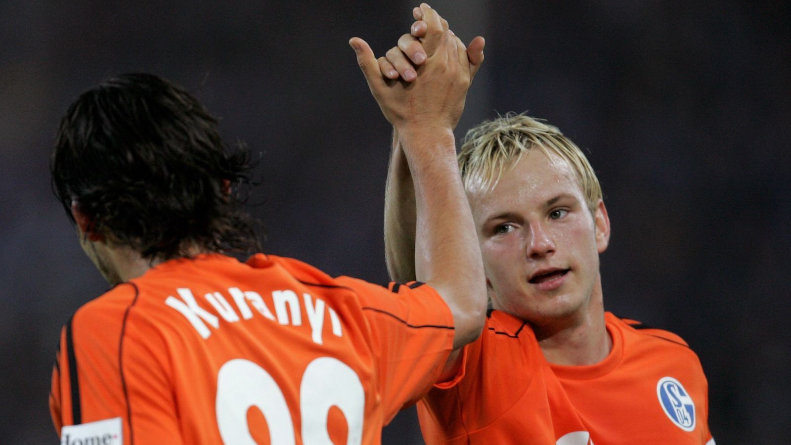 
                <strong>Ivan Rakitic - 2007</strong><br>
                Was für eine Legende! Daneben Ivan Rakitic.
              