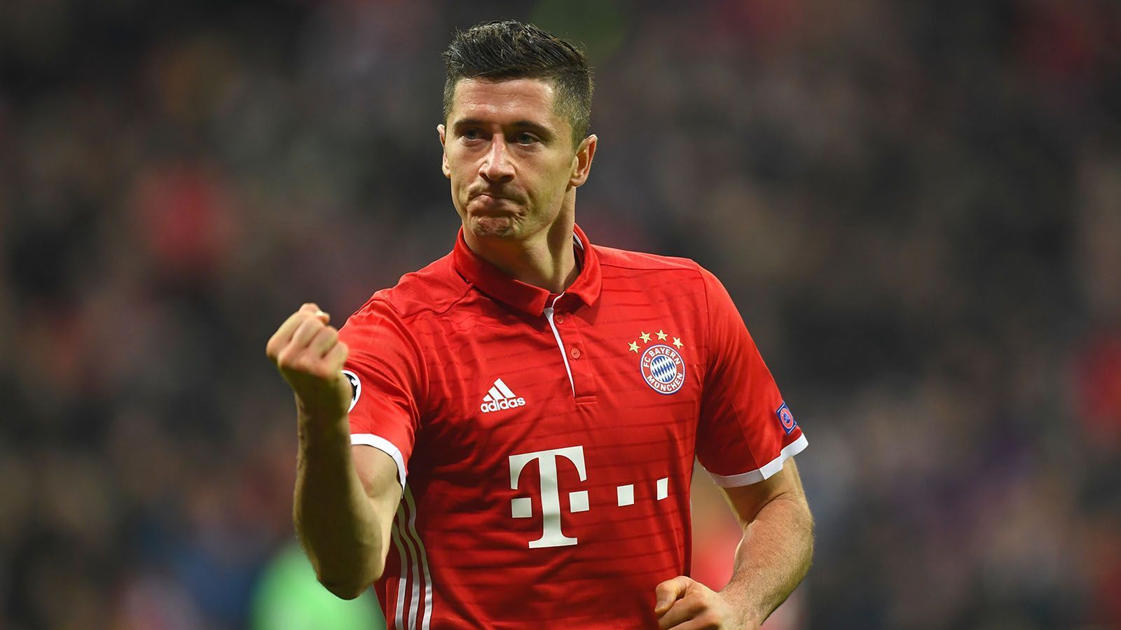 
                <strong>Robert Lewandowski</strong><br>
                .
              