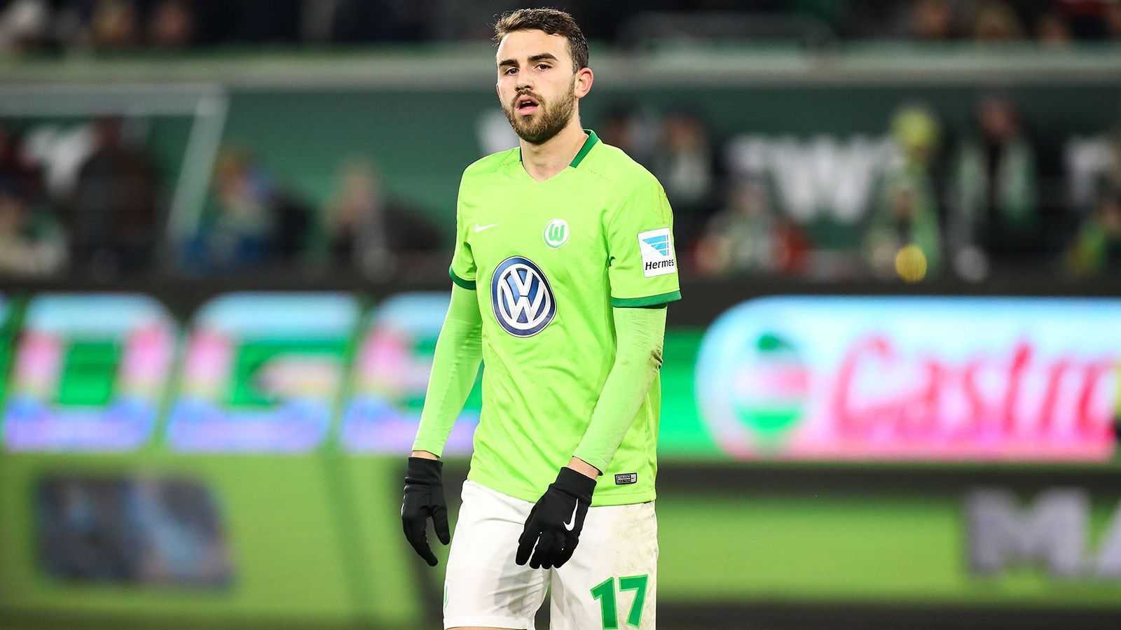 
                <strong>Borja Mayoral (VfL Wolfsburg)</strong><br>
                Komplett in der Akademie der Königlichen entwickelt, schaffte der Stürmer Borja Mayoral in Madrid den endgültigen Durchbruch bis heute nicht. Deshalb entschlossen sich beide Parteien 2016 für eine Leihe in die Bundesliga. Beim VfL durfte der damals 19-Jährige aber auch nur drei Mal von Beginn an ran und kam am Ende der Saison in 21 Einsätzen nur auf zwei Treffer. Folglich ging es nach dem Leihjahr zurück nach Madrid. Danach wurde der 23-Jährige mehrere Male an UD Levante verliehen, derzeit kickt er auf Leihbasis in Italien für die Roma. Mayorals Vertrag bei Real läuft noch bis 2023, die Leihe nach Italien endet ein Jahr früher und die Römer haben zudem eine Kaufoption. 
              
