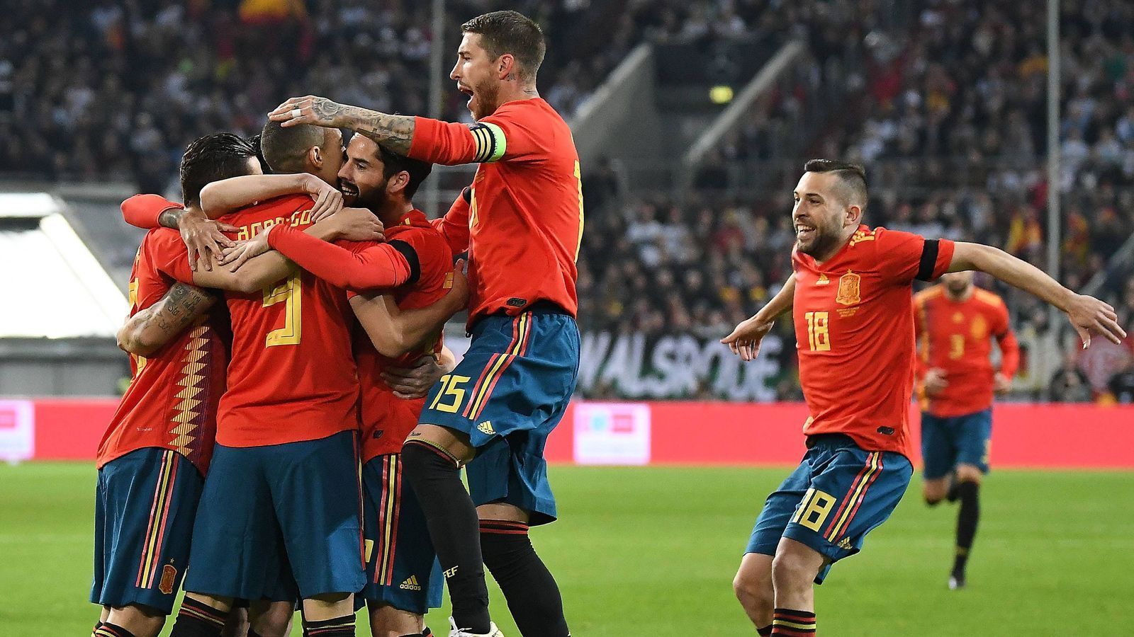 
                <strong>ran Production Manager Kai Salzmann tippt</strong><br>
                Weltmeister wird: Spanien. Es ist einfach die ausgeglichenste Mannschaft. Zudem besitzt Spanien viel Turniererfahrung, auch dank der Champions League. Und die Hauptpositionen sind einfach stark besetzt.
              