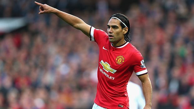 
                <strong>Falcao</strong><br>
                Falcao: Um den Angriff zu verstärken, leiht Manchester United den Angreifer vom AS Monaco aus und sichert sich eine Kaufoption. Nach nur vier Toren in 29 Einsätzen wird diese aber nicht gezogen. Inzwischen versucht sich Falcao mit mäßigen Erfolg beim FC Chelsea.
              