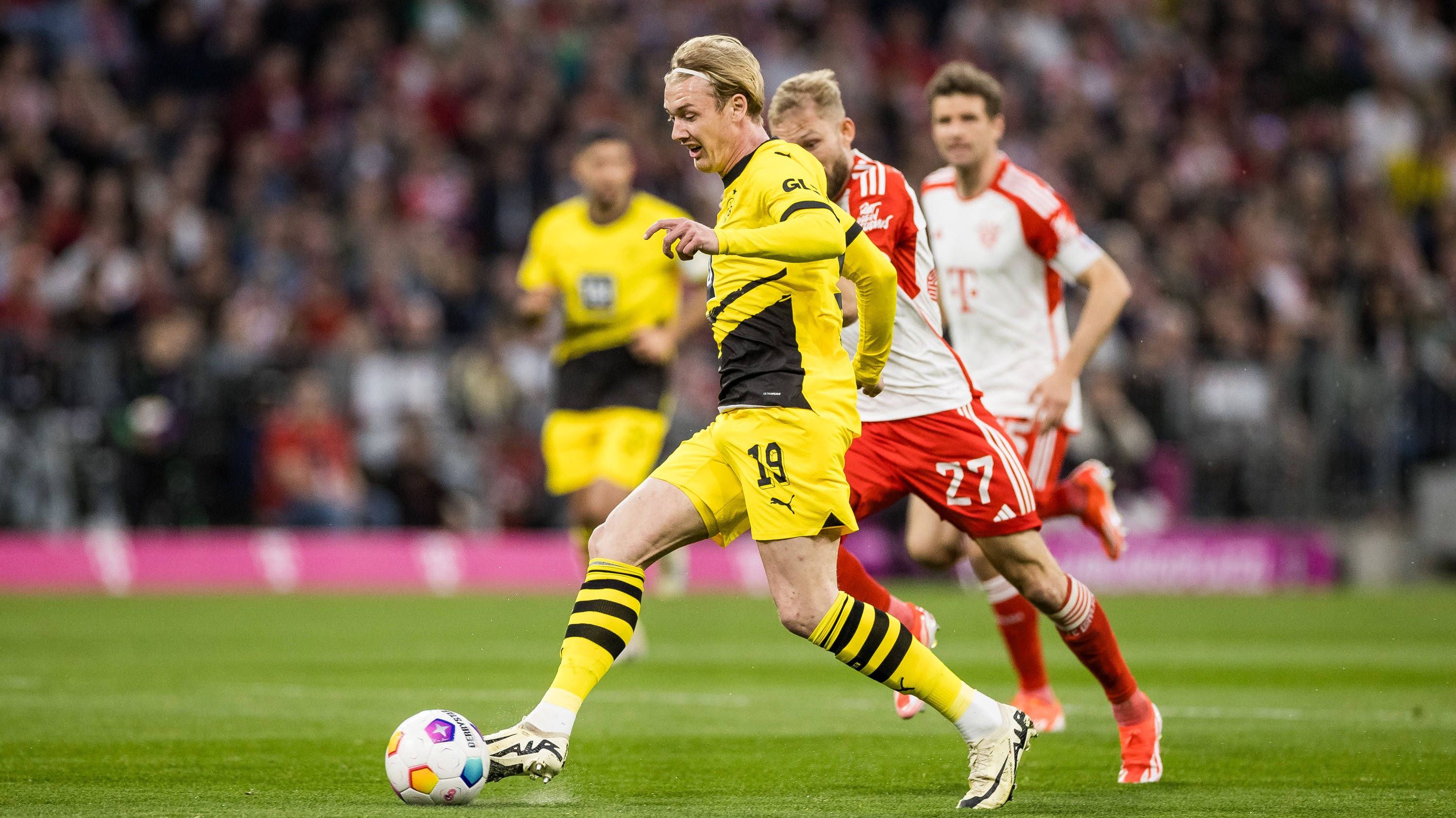 <strong>Julian Brandt (Borussia Dortmund)</strong><br>Vorzüglicher Steilpass, den Adeyemi in den Führungstreffer umwandelt. Danach umsichtiger Dirigent der BVB-Offensive bei schnellen Gegenangriffen. Setzt seine Nebenleute immer wieder gekonnt in Szene, könnte sich aber selbst auch hier und da einen Abschluss nehmen. Wird durch Reus ersetzt (67.). <strong><em>ran</em>-Note: 2</strong>