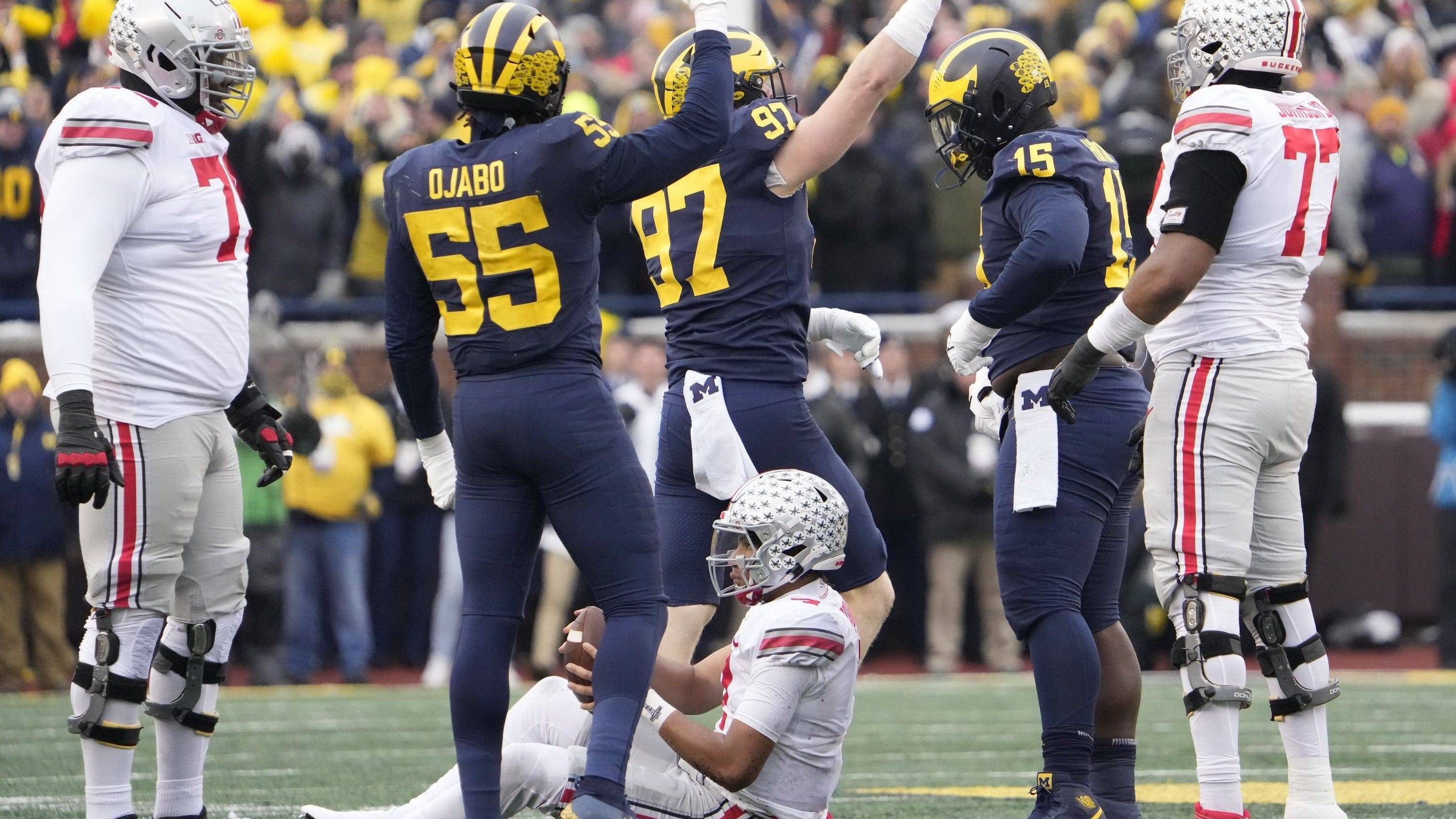 <strong>Michigan Wolverines - Ohio State Buckeyes</strong><br>Das Duell zwischen Michigan und Ohio State wurde von "ESPN"&nbsp; als die größte nordamerikanische Sportrivalität eingestuft. Das liegt hauptsächlich daran, dass es bei dieser Begegnung meist um die Vorherrschaft in der Big-Ten-Conference geht. Seit dem Jahre 1897 wird diese Partie ausgetragen. Am kommenden Samstag ist es wieder soweit. Dieses Jahr spielen beide um die Playoffs - es wird also besonders heiß.