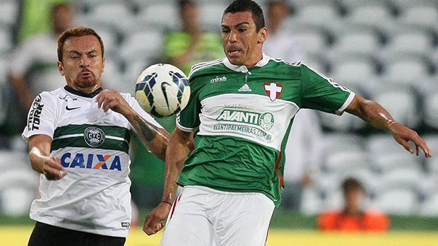 
                <strong>Abwehr: Lucio (FC Goa)</strong><br>
                Abwehr: Lucio (FC Goa). Vor knapp sieben Jahren verließ der Abwehrchef den FC Bayern, damals bereits 31 Jahre alt. Jetzt spielt Verteidiger Lucio noch immer. Nach mehreren Stationen in Italien und in seiner Heimat Brasilien heuerte er 2015 beim FC Goa in Indien an, für die er hin und wieder sogar als Kapitän auf dem Platz steht.
              