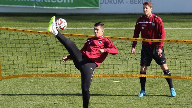 
                <strong>Hannover 96 - neun auslaufende Verträge</strong><br>
                Hannover 96 - neun auslaufende Verträge: Christian Schulz, Ceyhun Gülselam, Adam Szalai (Leihe beendet), Alexander Milosevic (Leihe beendet), Allan Saint-Maximin (Leihe beendet), Hiroki Sakai, Leon Andreasen, Felipe, Timo Königsmann.
              