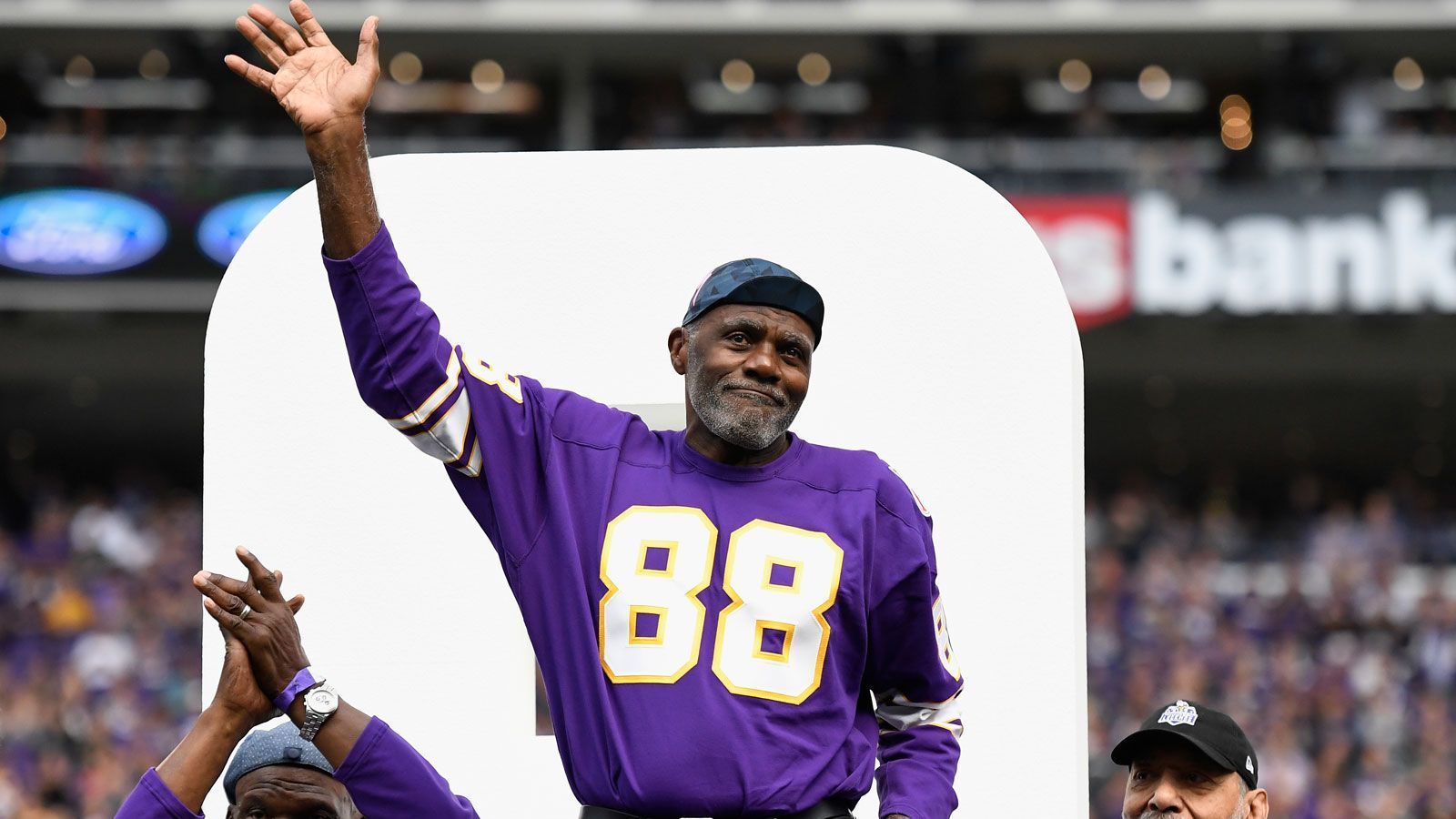 
                <strong>Platz 6: Alan Page</strong><br>
                Defensive Tackle Alan Page stand von 1967 bis 1978 zunächst bei den Minnesota Vikings unter Vertrag, ehe er noch drei Spielzeiten bei den Chicago Bears verteidigte. Dabei kam er auf 234 Starts in Folge.
              