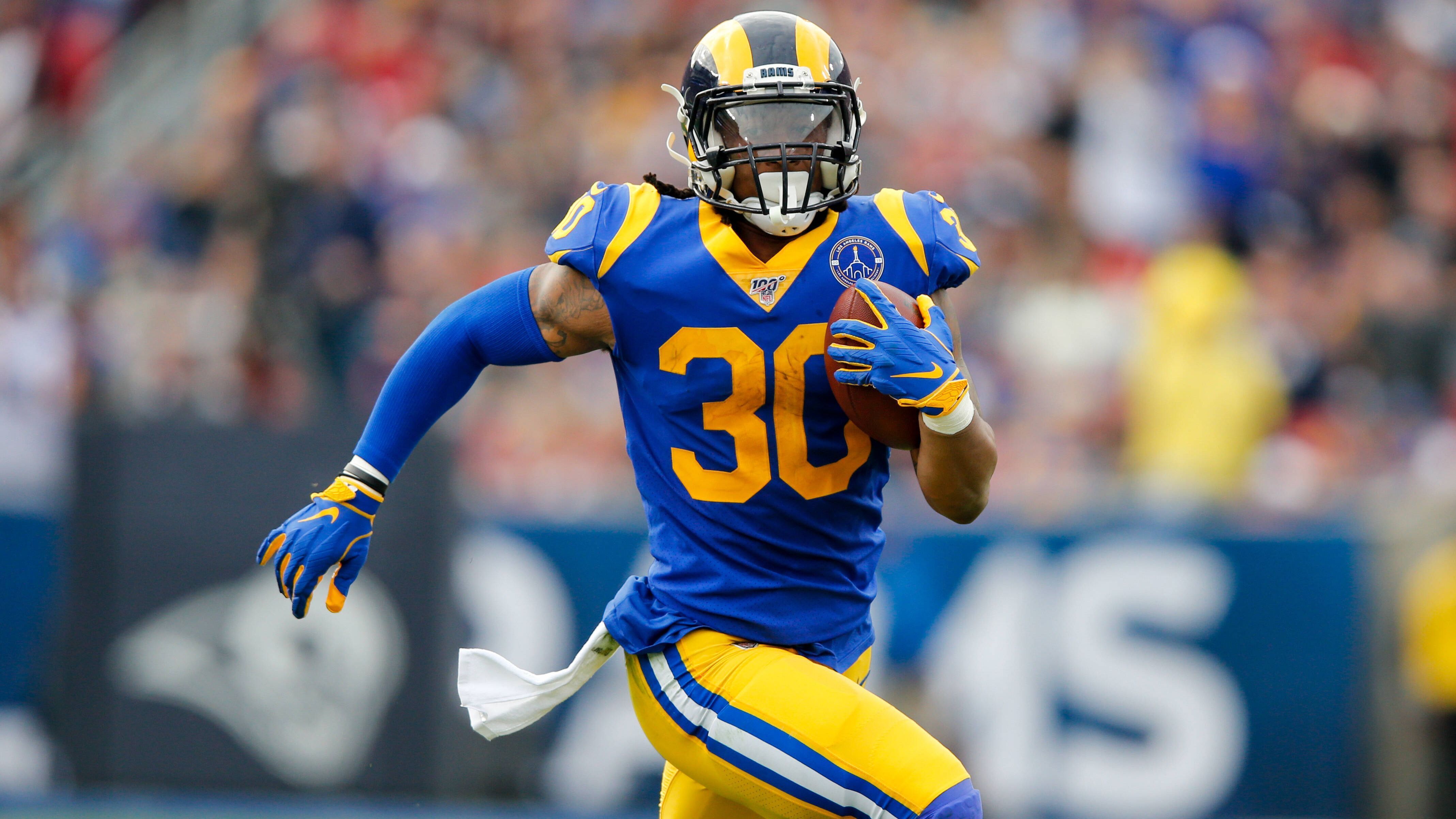 
                <strong>Los Angeles Rams</strong><br>
                Die Los Angeles Rams suchen nach dem Abgang von Todd Gurley verzweifelt nach einem verlässlichen Running Back. Fournette würde hier nahtlos in die Rolle des Starters rücken und eine wichtige Planstelle schließen. Mit Malcolm Brown, Darrell Henderson und John Kelly stehen zwar noch drei Running Backs im Roster, als neues Zugpferd des Laufspiels wird aber mit großer Wahrscheinlichkeit noch ein zusätzlicher Spieler verpflichtet werden.
              