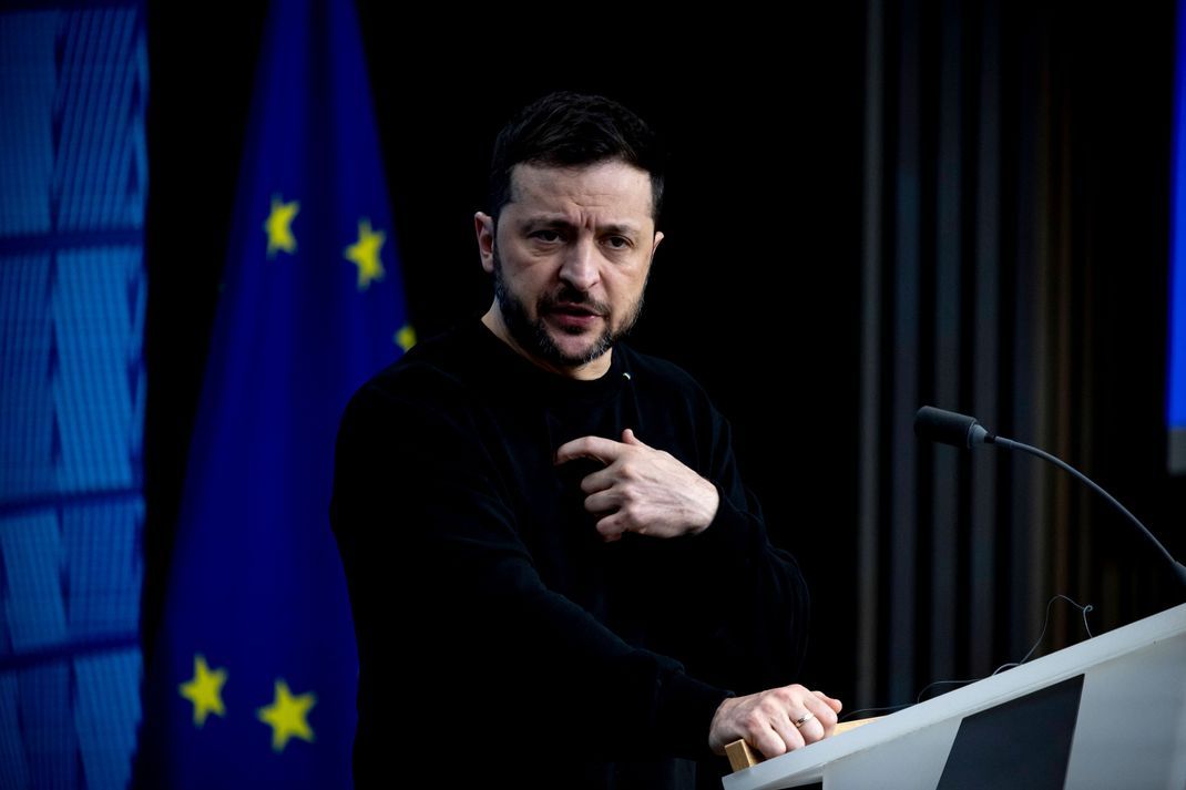 Wolodymyr Selenskyj (Bild) stellt in Brüssel klar, Putin liebe es, zu töten.