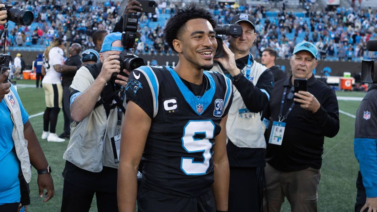 November 3, 2024: Carolina Panthers quarterback Bryce Young (9) walks off the field in Charlotte, NC. CSM Charlotte United States of America - ZUMAc04_ 20241103_zma_c04_276 Copyright: xJonathanxHuffx