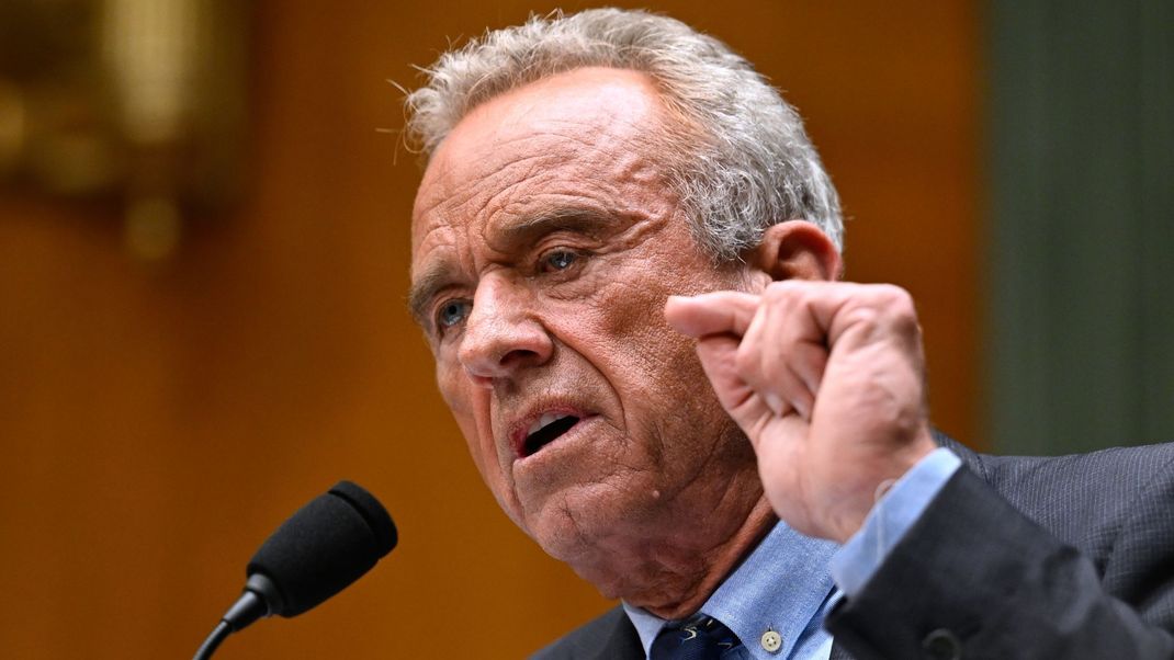 US-Gesundheitsminister Robert F. Kennedy Jr. streicht Geld für die Entwicklung von mRNA-Impfstoffen.