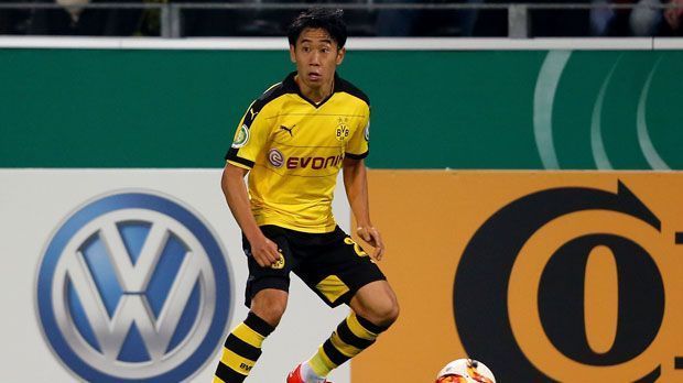 
                <strong>Shinji Kagawa</strong><br>
                Als völlig unbeschriebenes Blatt führte Shinji Kagawa Borussia Dortmund 2011 und 2012 zum Deutschen Meistertitel. Danach wechselte der Japaner mit großen Ambitionen zu Manchester United, konnte sich dort jedoch nicht durchsetzen. Zwei Jahre später kehrte der Publikumsliebling zum BVB zurück. Unersetzlich ist er seitdem jedoch nicht mehr.
              