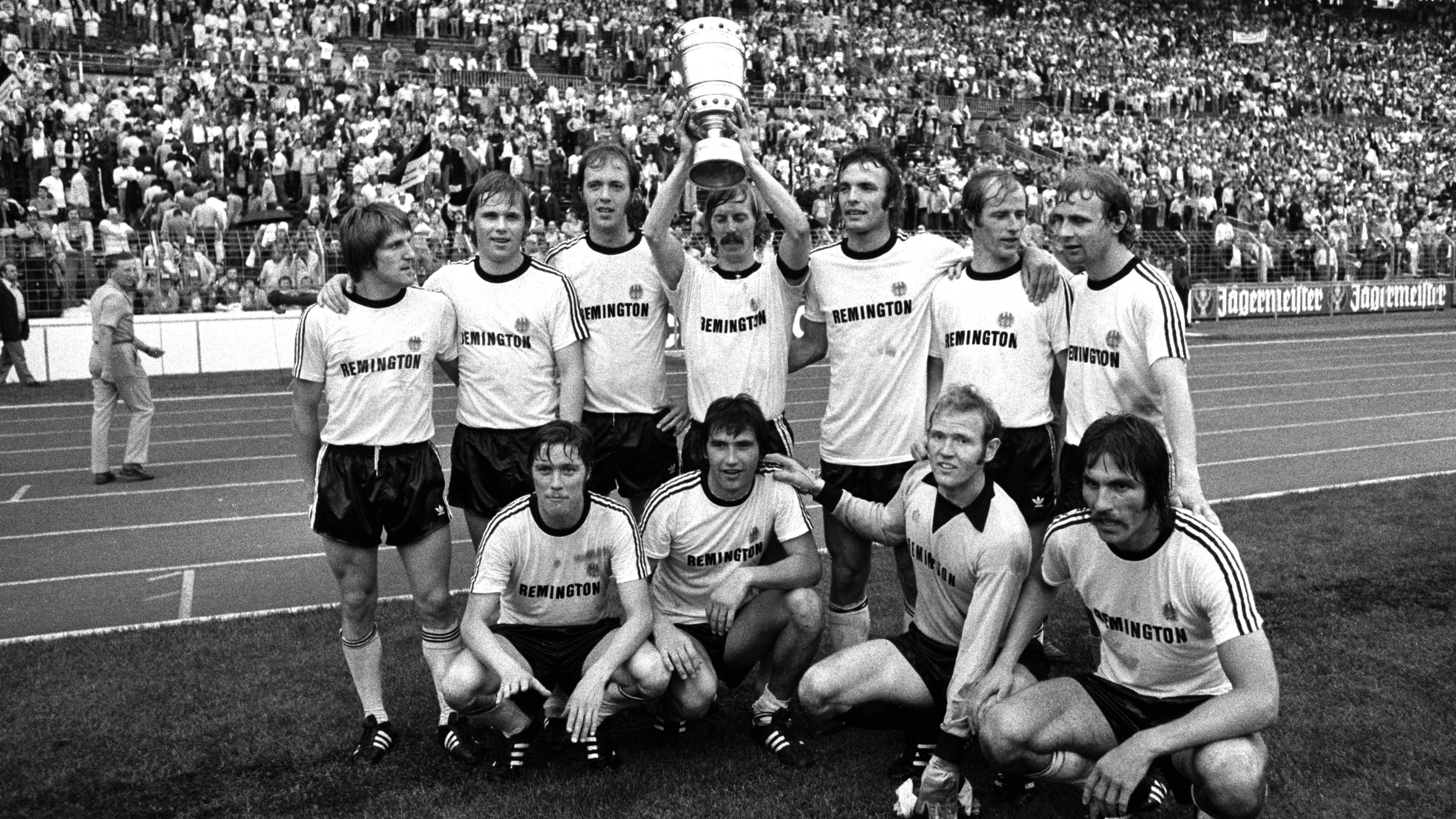 <strong>Platz 5 (geteilt): Eintracht Frankfurt (15 Siege)</strong><br>Mit Jürgen Grabowski und Karl-Heinz Körbel war Eintracht Frankfurt in den 1970er Jahren sehr erfolgreich, gewann zwischen Dezember 1973 und Dezember 1975 sogar 15 Pokalspiele in Folge und in dieser Phase zwei Mal den DFB-Pokal.&nbsp;