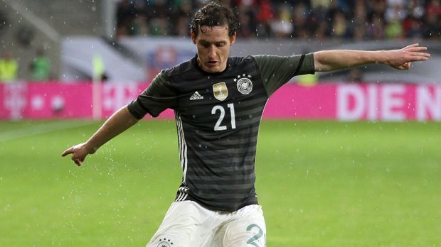 
                <strong>Mittelfeld - Sebastian Rudy (1899 Hoffenheim)</strong><br>
                Länderspiele: 14Tore: - 
              