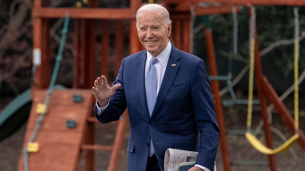 US-Präsident Joe Biden hat mit einem Seitenhieb gegen Konkurrent Donald Trump im Netz für Lacher gesorgt.