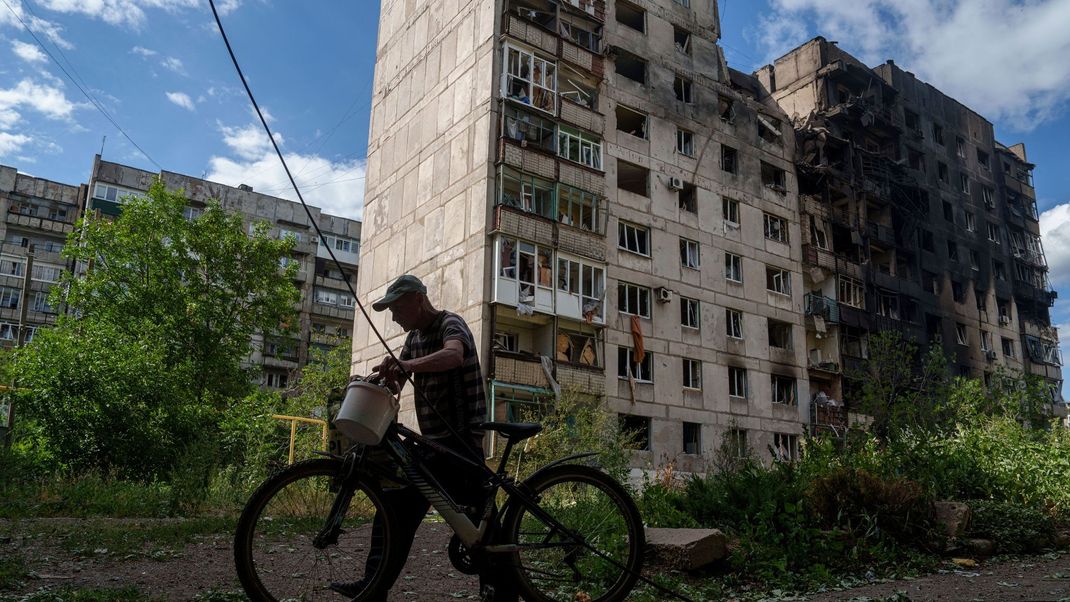 Die Stadt Torezk in der Ostukraine ist vom russischen Angriffskrieg gezeichnet.