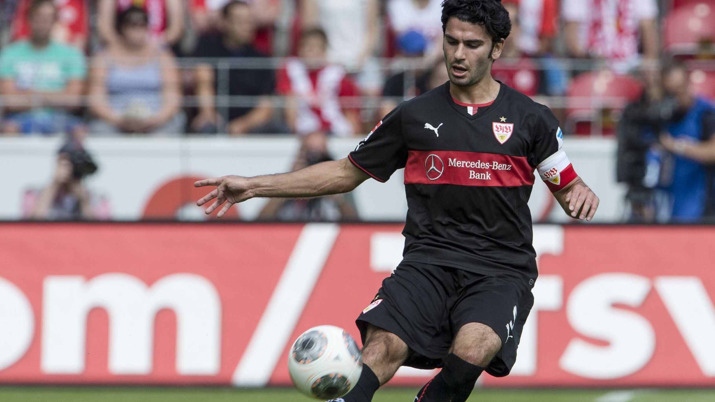 
                <strong>Abwehr: Serdar Tasci</strong><br>
                Beim FC Bayern fragten sich 2016 viele, was der Klub mit Leihspieler Serdar Tasci wollte. Dabei war Tasci beim VfB Stuttgart einer der besten Innenverteidiger der Bundesliga. Von 1999 bis 2013 spielte der gebürtige Esslinger beim VfB. Im Moment ist er ohne Verein und kann sich eine Rückkehr zu seiner alten Heimat durchaus vorstellen. 243 Spiele absolvierte Tasci bereits für die Cannstätter.
              