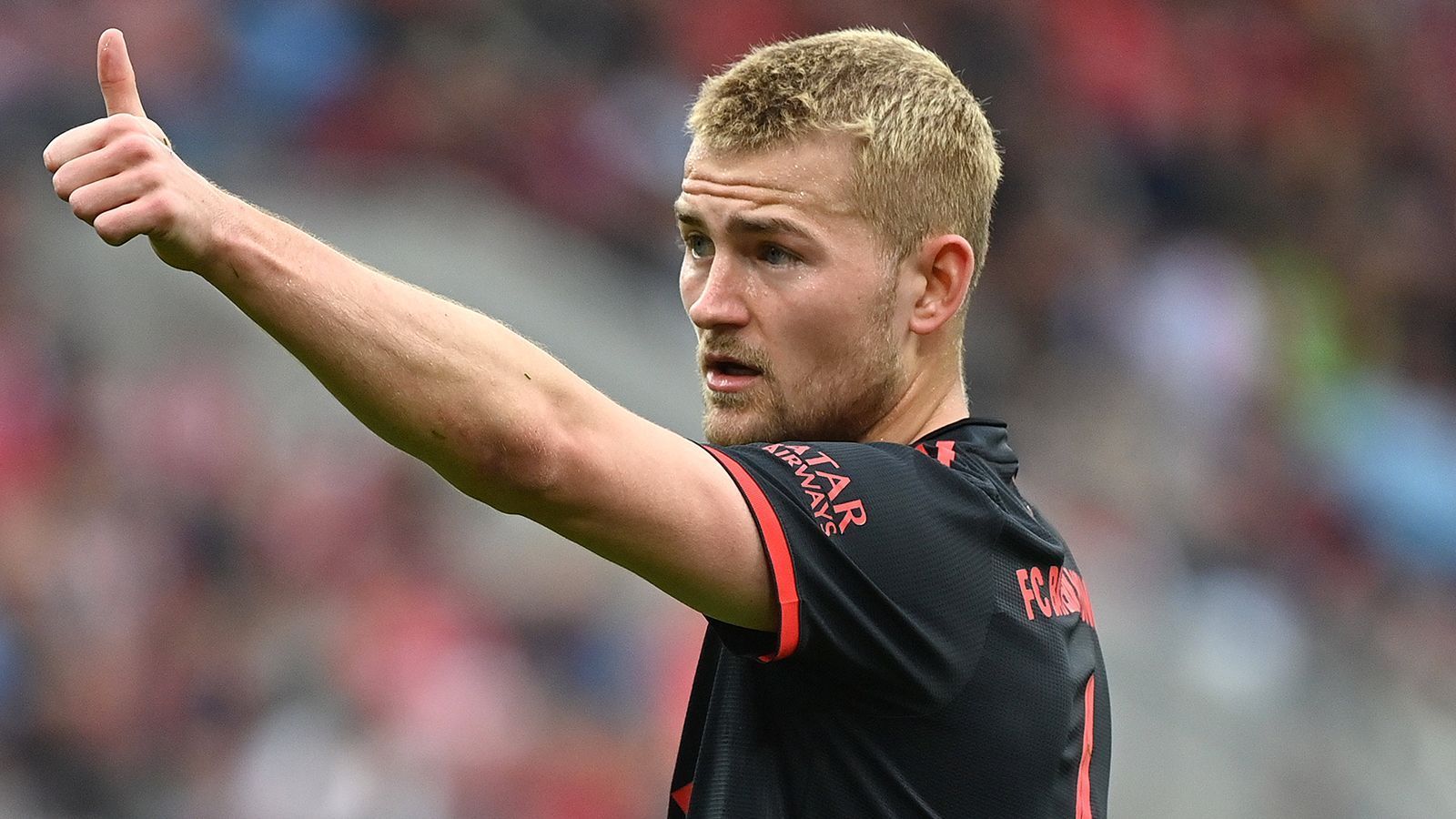 
                <strong>Abwehr: Matthijs de Ligt </strong><br>
                &#x2022; Team: FC Bayern<br>&#x2022; Nation: Niederlande<br>
              