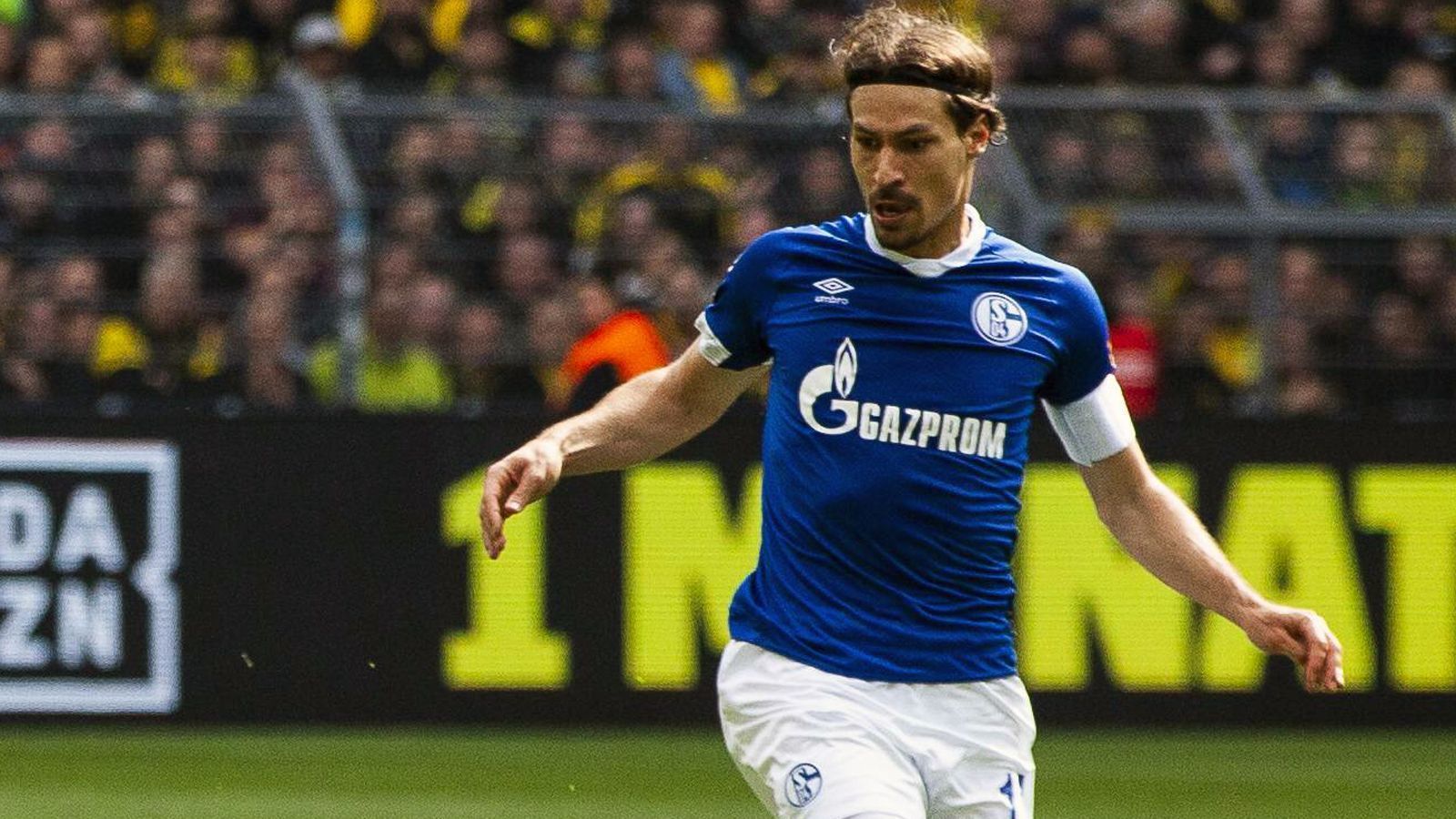 
                <strong>Benjamin Stambouli (FC Schalke 04)</strong><br>
                Gehört zum Schalker Abwehrriegel, hilft tatkräftig mit, den BVB vom eigenen Tor fernzuhalten Verrichtet seine Aufgabe defensiv zufriedenstellend, ist über weite Strecken zur Stelle. ran-Note: 3
              