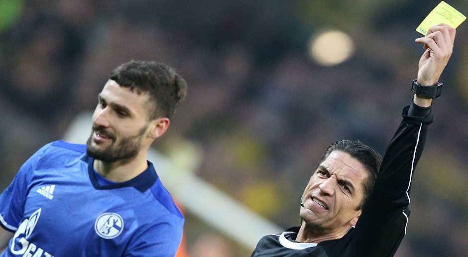 
                <strong>Daniel Caligiuri</strong><br>
                Ohnehin kaum im Spiel, sieht er in der Nachspielzeit der ersten Halbzeit wegen Meckerns die Gelbe Karte - sein einziger, nennenswerter Arbeitsnachweis in der ersten Spielhälfte! Nach dem Seitenwechsel scheitert Caligiuri zunächst mit einem Abschluss aus 14 Metern an Weidenfeller. Doch dann wird er auch seinen Anteil an einem der unglaublichsten Derbys aller Zeiten. In der 86. Minute erzielt Caligiuri nach einer sehenswerten Einzelleistung das 3:4 aus Sicht der Gäste. ran-Note: 2
              