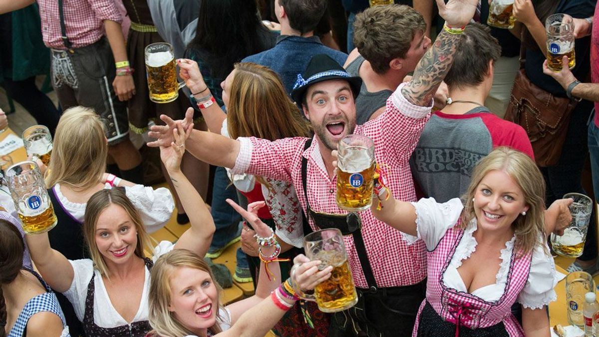 Oktoberfest-Besucher_dpa