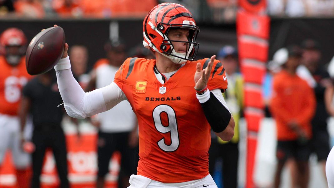 September 14, 2025: Cincinnati Bengals QB Joe Burrow throws the ball during WEEK 2 of the NFL, American Football Herren, USA regular season between the Cincinnati Bengals and the Jacksonville Jaguars in Cincinnati, Ohio. /CSM Cincinnati USA - ZUMAc04_ 20250914_zma_c04_050 Copyright: xKevinxSchultzx