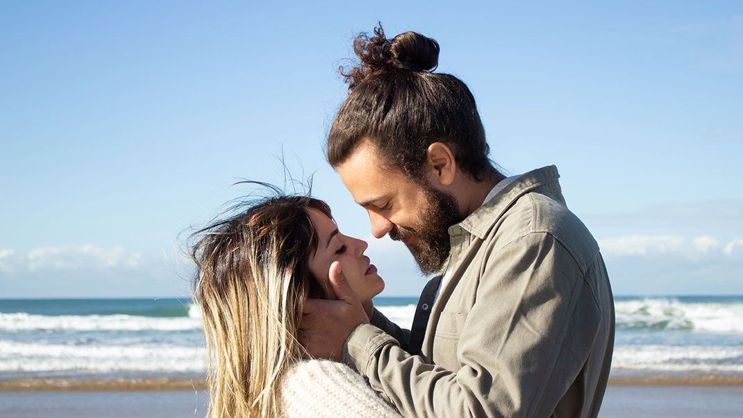 An alle, die einen Man Bun stylen möchten, aber noch nicht wissen, welcher Frisurenstyle am besten zu Ihnen passt: Wir verraten euch die Hairstyles, die für Aufsehen sorgen! 