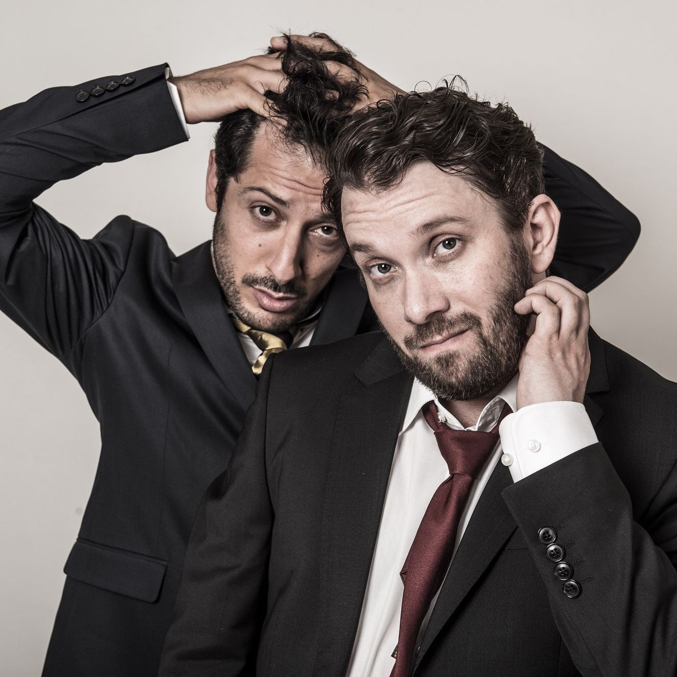 Alle fünf Staffeln "jerks." jetzt streamen!