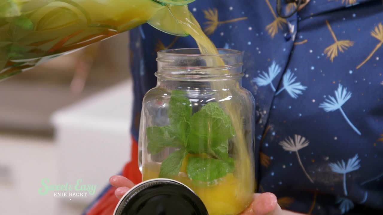 Eistee mit Pfirsich und Apfel: Rezept aus Enie backt