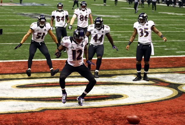 
                <strong>Die spektakulärsten Bilder der NFL</strong><br>
                Wahnsinn: Für das absolute Highlight sorgt Jacoby Jones von den Baltimore Ravens, der mit seinem 108-Yard-Kickoff-Return-Touchdown einen neuen Super-Bowl-Rekord aufstellt. Hier feiert der Return-Spezialist mit seinen Mannschaftskollegen den Monster-Touchdown
              