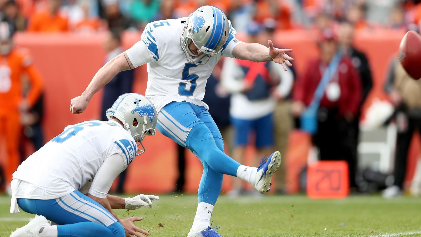 
                <strong>Sam Martin (Detroit Lions)</strong><br>
                Ähnlich sieht es bei Lions-Kollege Sam Martin aus. Er bekommt 300.000 Dollar für eine Platzierung in den Top 12. Im Moment ist er Zehnter.
              