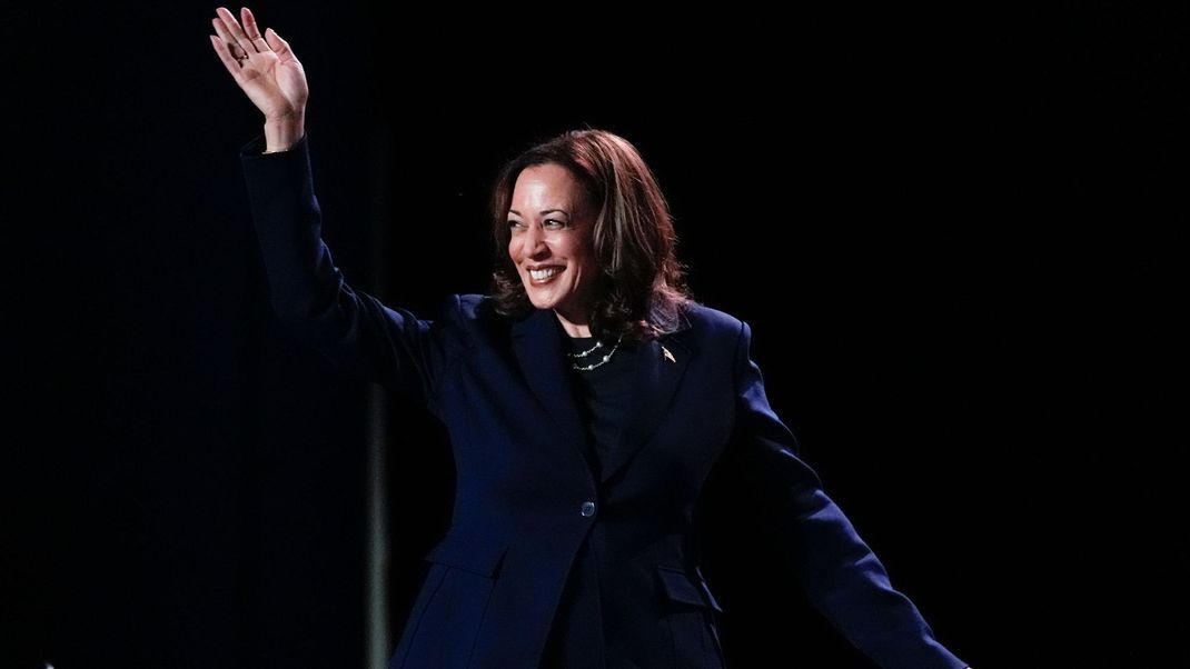 31. Juli 2024, USA, Texas: US-Vizepräsidentin Kamala Harris hält eine Rede in Houston.