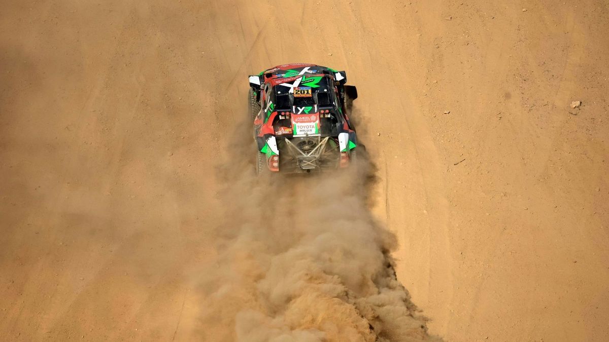 Yazeed Al Rajhi und Co-Pilot Timo Gottschalk im Toyota