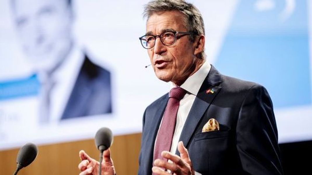 Kritisiert Trump und warnt vor Putin: Anders Fogh Rasmussen (Bild) auf dem Kopenhagener Demokratiegipfel.