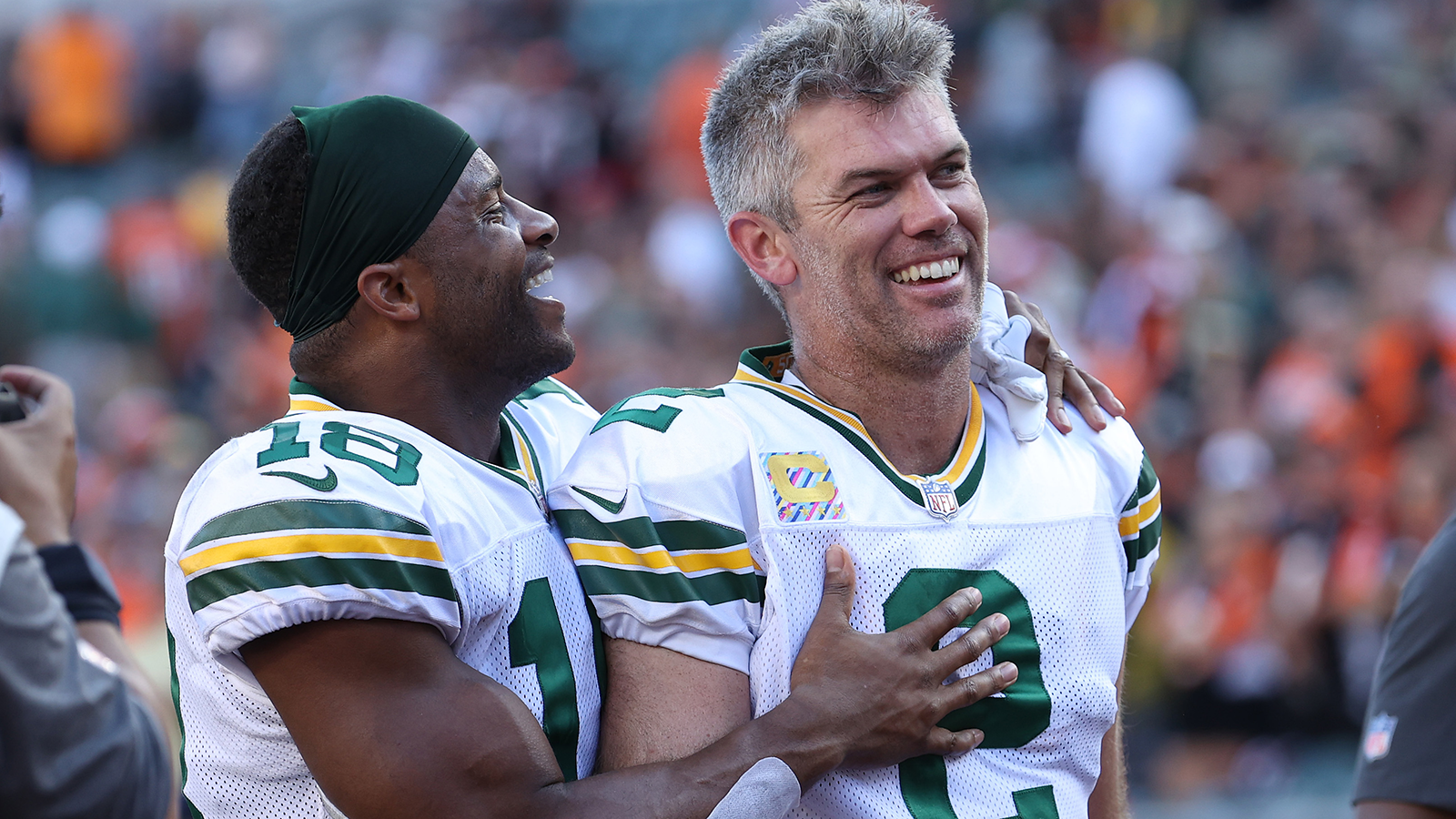 
                <strong>Mason Crosby (Green Bay Packers)</strong><br>
                Eine Legende in Green Bay, die lange Zeit als unantastbar galt. Das änderte sich spätestens mit dieser Saison, in der der Zahn der Zeit unübersehbar an Crosby (38 Jahre) nagt. Einen ersten Hinweis darauf bekamen die Packers bereits ein paar Jahre zuvor.
              