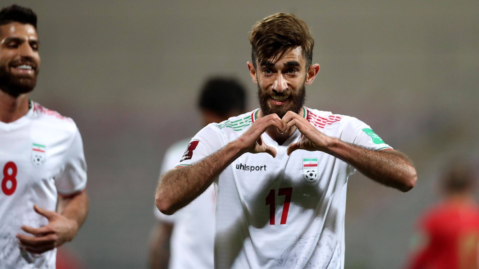 
                <strong>Iran</strong><br>
                Der Iran ist nach einer fast makellosen WM-Qualifikation ebenfalls schon seit längerem für die WM qualifiziert. Das Team von Trainer Dragan Skocic sicherte sich bereits Ende Januar mit einem 1:0-Sieg gegen den Irak das Ticket für Katar. Das goldene Tor erzielte hierbei Mehdi Taremi vom FC Porto  in der 48. Minute. Somit wird es die dritte WM-Teilnahme für den Iran nacheinander sein. 2014 und 2018 war jedoch jeweils nach der Gruppenphase schon Schluss. 
              