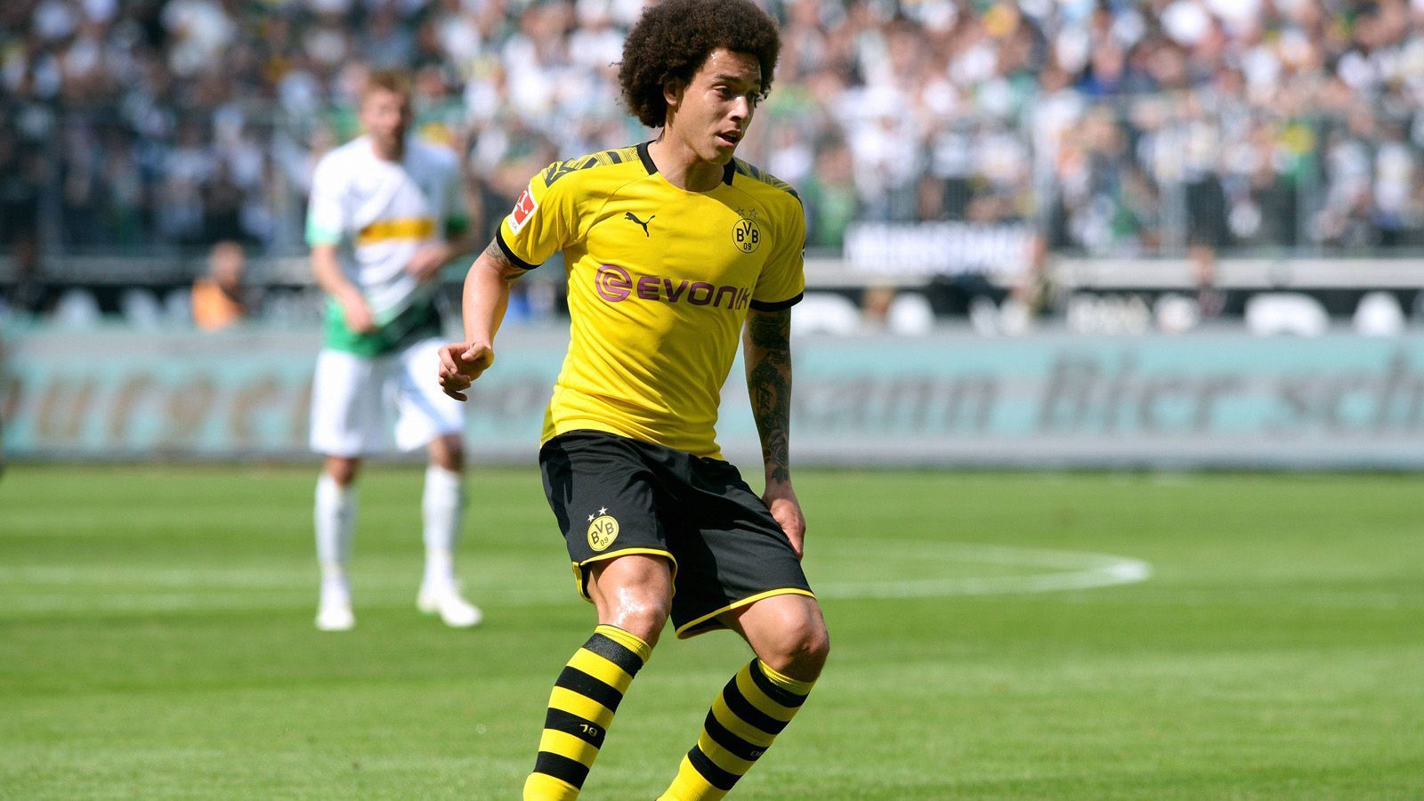 
                <strong>Axel Witsel</strong><br>
                Mittelfeld
              