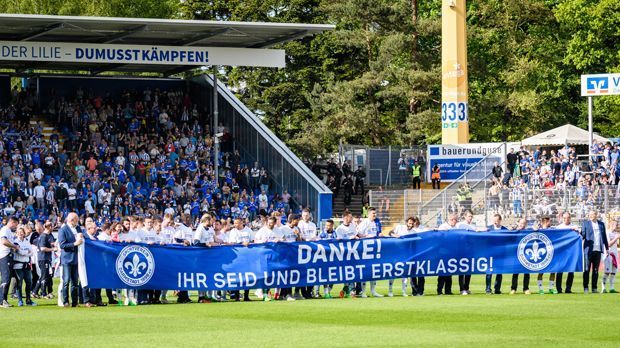 
                <strong>18. Platz (Absteiger): SV Darmstadt 98</strong><br>
                In der zweiten Bundesliga-Saison reichte es für den SV Darmstadt 98 nicht für den Klassenerhalt. Die Lilien steigen unter Trainer Torsten Frings als Tabellenschlusslicht ab. Mit 25 Punkten und elf Punkten Rückstand auf den Relegationsplatz ist Darmstadt weit abgeschlagen.
              