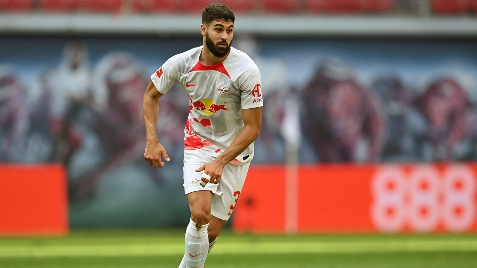 
                <strong>Josko Gvardiol (RB Leipzig)</strong><br>
                &#x2022; Vertrag bis: 30. Juni 2026 - <br>&#x2022; Alter: 20 Jahre - <br>&#x2022; Position: Innenverteidiger - <br>&#x2022; Nationalität: Kroatien<br>
              