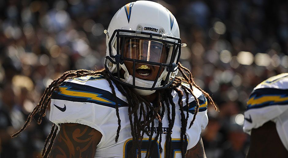 
                <strong>Los Angeles Chargers: Tre Boston (Safety)</strong><br>
                Jahresgehalt 2017 (laut Spotrac): 900.000 US-Dollar, vier Jahre in der NFLBei den Carolina Panthers entlassen, schlug der Fourth-Round-Pick des Draft 2014 in LA sofort ein. Wie sieht die Belohnung für unter anderem fünf Interceptions aus? Boston ist der einzige wichtige Defense-Spieler, dessen Zukunft die Chargers nicht in ihren Händen hätten. Diese Ungewissheit könnte der Klub mit dem Franchise Tag umgehen. Mit einem Salär von rund 11,5 Millionen US-Dollar würde der Safety direkt zu den Topverdienern aufsteigen.
              