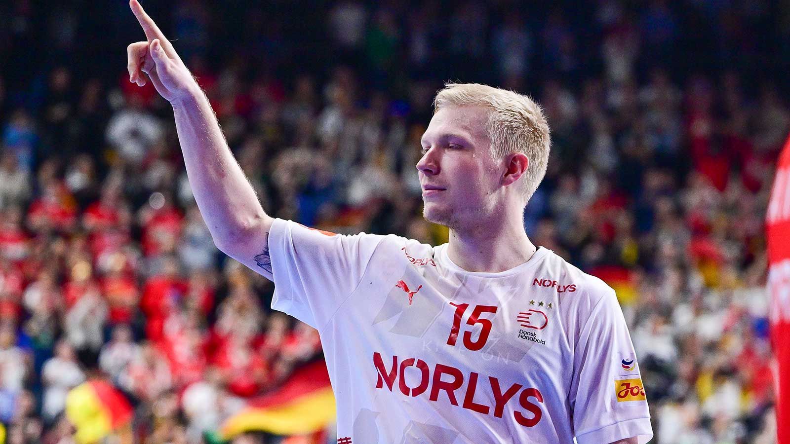 <strong>Bester Verteidiger: Magnus Saugstrup (Dänemark)</strong>
<br>Nach Fabregas und neben DHB-Kapitän Johannes Golla der beste Kreisläufer bei der EM. Hätte Deutschland Dänemark im Halbfinale geschlagen, wäre hier die Wahl wohl auf Golla gefallen. Doch Saugstrup ist wie der Deutsche eine absolute Defensiv-Maschine und neben Gidsel wohl der wichtigste Spieler der Dänen.