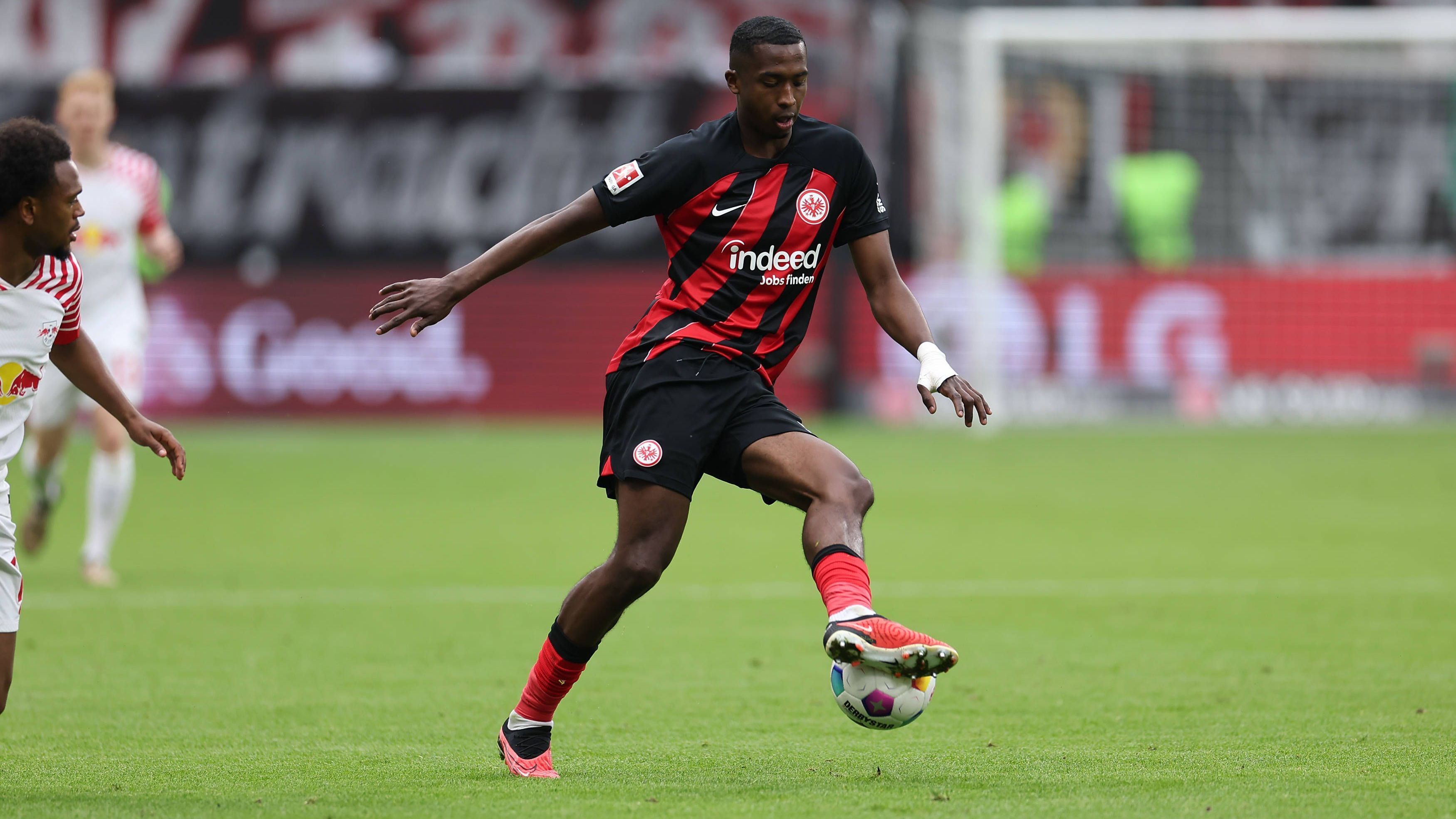 <strong>Platz 13: Willian Pacho - plus 5 Millionen Euro</strong><br>Klub: Eintracht Frankfurt<br>Aktueller Marktwert: 35 Millionen Euro