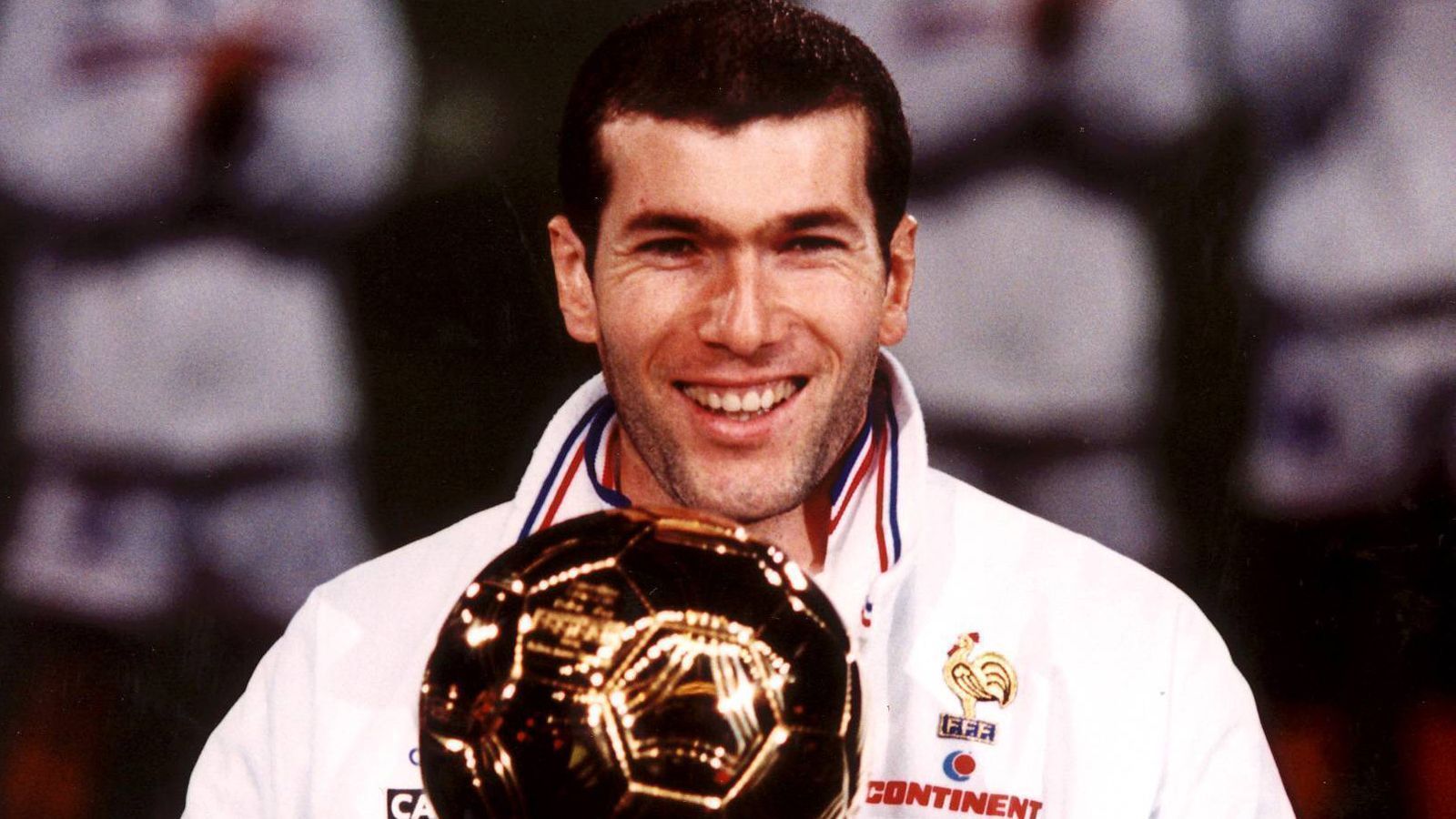 
                <strong>1998: Zinedine Zidane (Juventus Turin)</strong><br>
                2. Platz: Davor Suker (Real Madrid)3. Platz: Ronaldo (Inter Mailand)
              