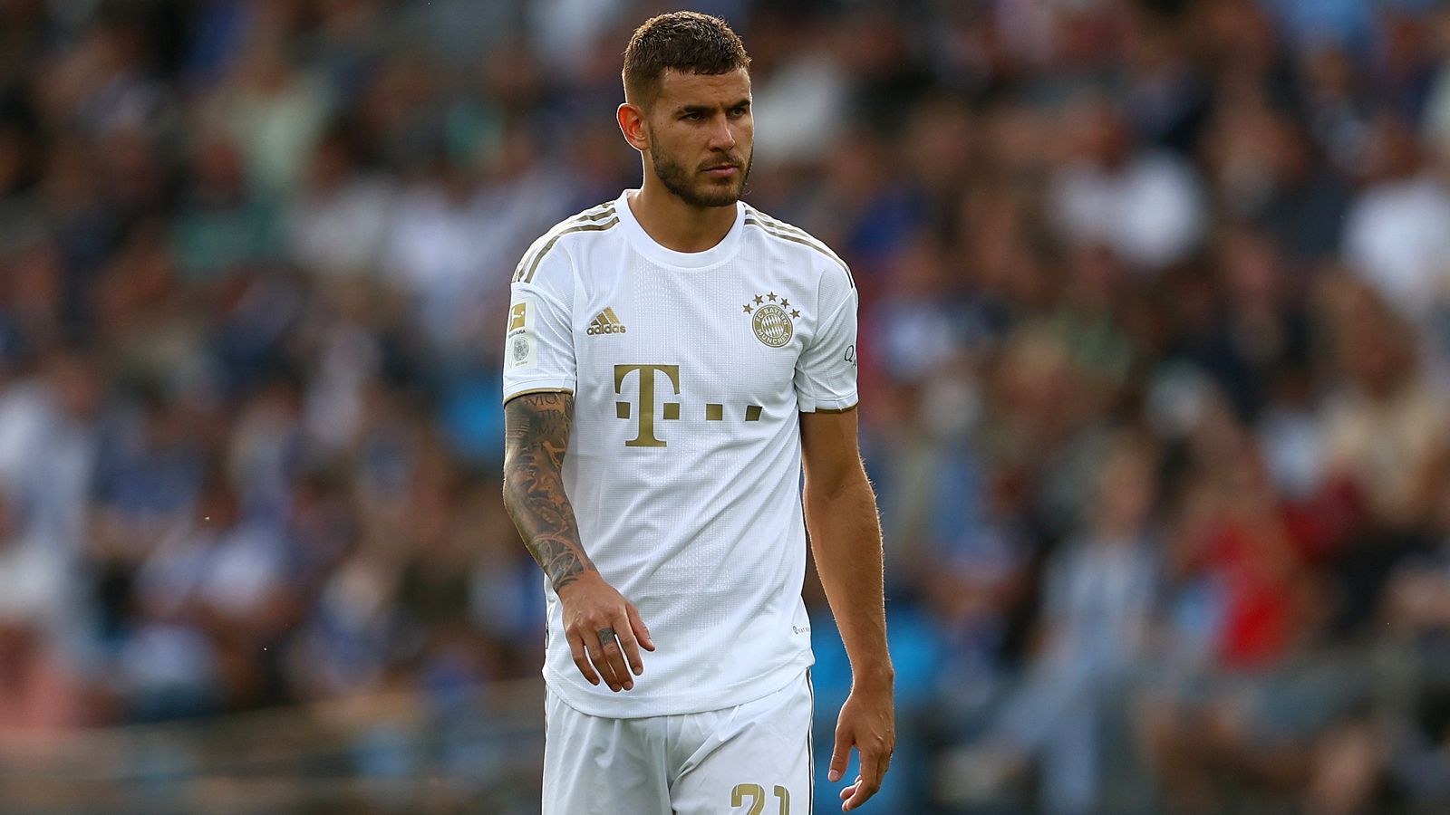 
                <strong>Feststehender Zugang: Lucas Hernandez</strong><br>
                Zudem gab PSG auch die Verpflichtung von Bayerns Lucas Hernandez bekannt. Für den Innenverteidiger sollen die Franzosen 45 Millionen Euro auf den Tisch gelegt haben, was ihn zusammen mit Robert Lewandowski zum teuersten Abgang der Münchner Vereinsgeschichte macht. In Paris unterschrieb der 27-jährige Hernandez einen Vertrag bis 2028.
              