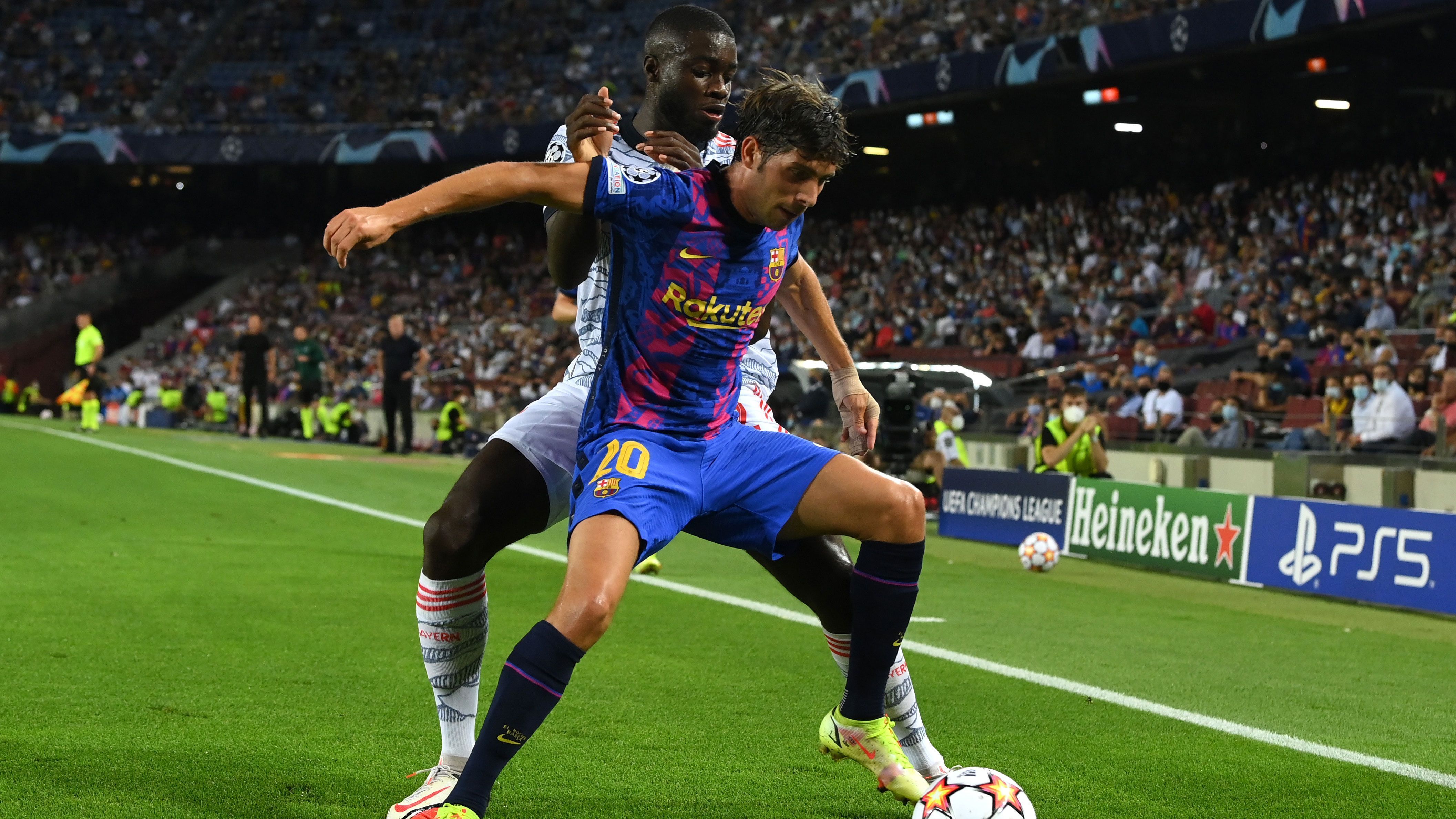 
                <strong>Sergi Roberto </strong><br>
                Hat in der 15. Minute die erste Barca-Chance, setzt seinen Volley aber drüber. Kann sich auf der rechten Seite kaum offensiv einschalten und hat defensiv den pfeilschnellen Alphonso Davies vor der Brust. Zwar wird er nicht wie beim 2:8 vor einem Jahr hergespielt, dennoch sieht der Spanier des Öfteren nur die Hacken des Müncheners. Wird in der 59. Minute unter Pfiffen ausgewechselt. ran-Note: 4
              