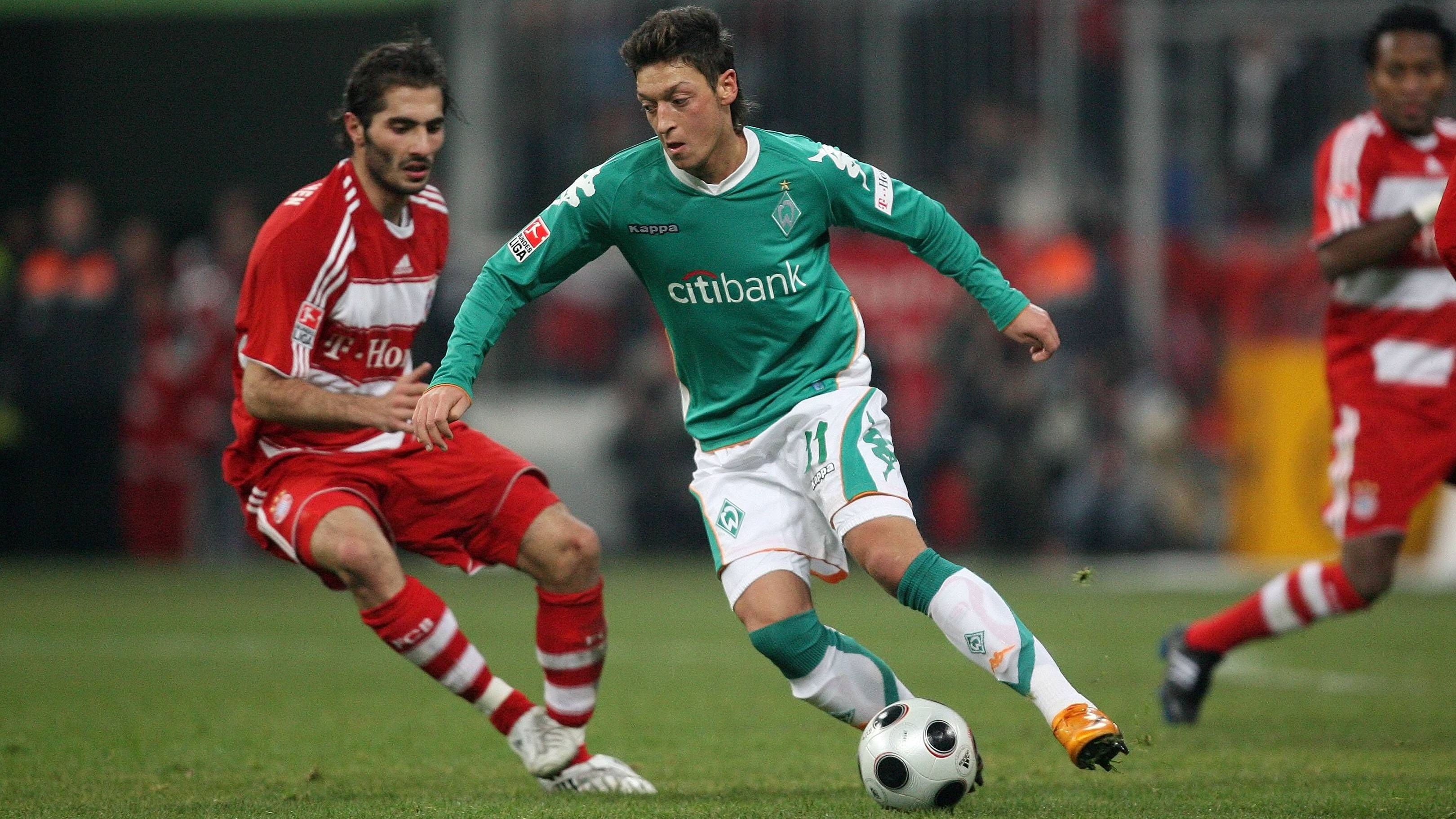 <strong>Werder Bremen: Mittelfeld<br></strong>Offensiver agierte da schon <strong>Mesut Özil</strong> - und wie. Der begnadete Techniker lieferte mit zwei Assists und einem Treffer eine Glanzleistung.