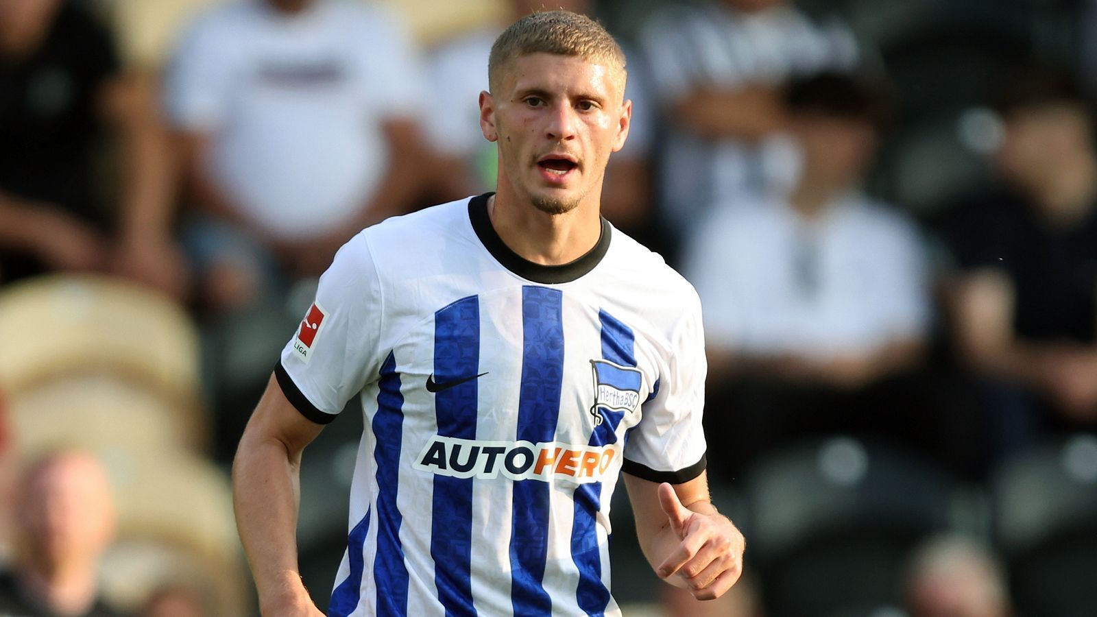 
                <strong>Marton Dardai (Hertha BSC)</strong><br>
                &#x2022; Vertrag bis: 30. Juni 2025 - <br>&#x2022; Alter: 20 Jahre - <br>&#x2022; Position: Innenverteidiger - <br>&#x2022; Nationalität: Deutschland/Ungarn<br>
              