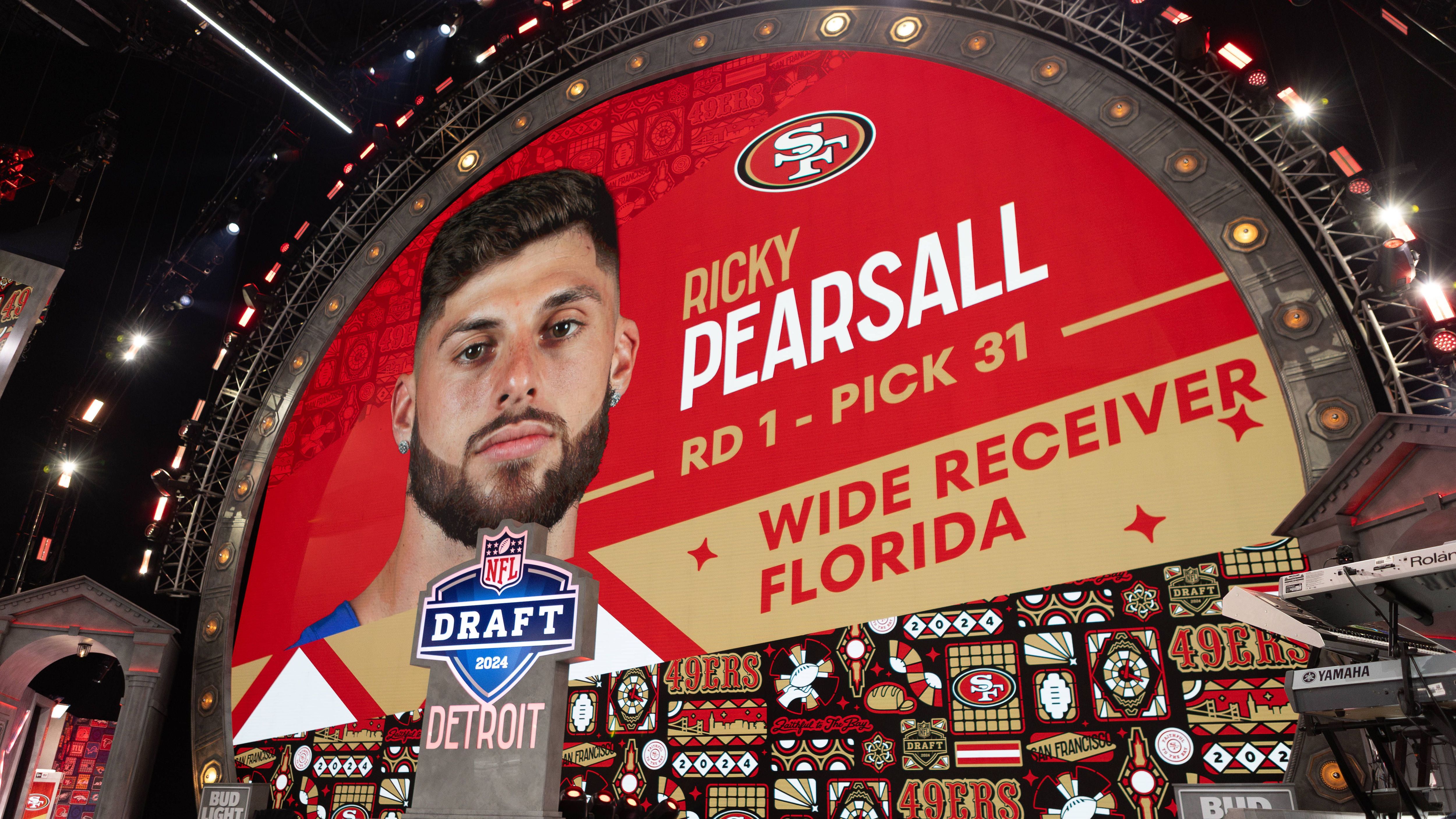 <strong>Pick 31: Ricky Pearsall (San Francisco 49ers, WR)</strong><br>Trikotnummer: 14*<br><br>*Diese Nummer wird er vorläufig bei den Rookie-Minicamps tragen. Welche Nummer er während der Saison tragen wird, ist noch nicht offiziell bestätigt.